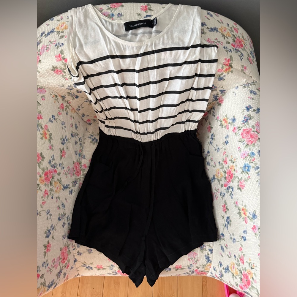 Mink pink black & white jumper size small